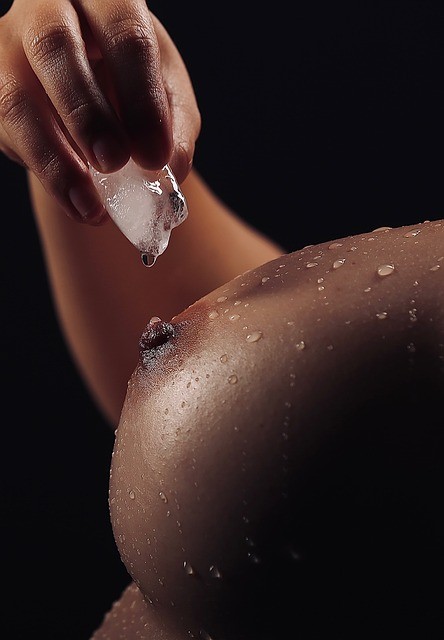 красивая женская грудь