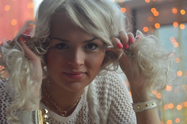 симпатичная девушка