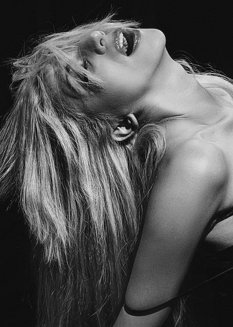 девушка и страсть