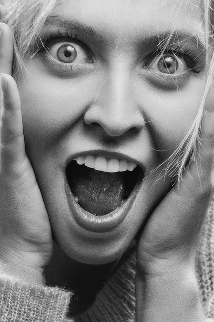 девушка стонет