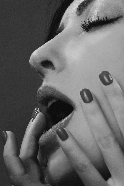 Почему девушки стонут во время секса