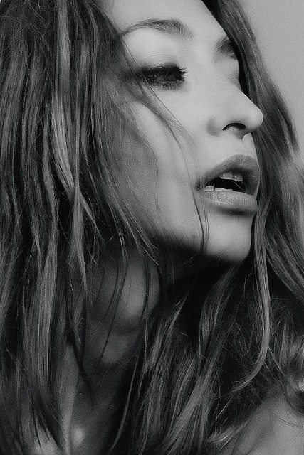 девушка и стоны